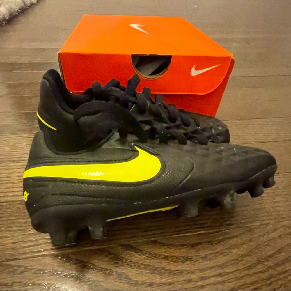 Nike soccer cleats size 11